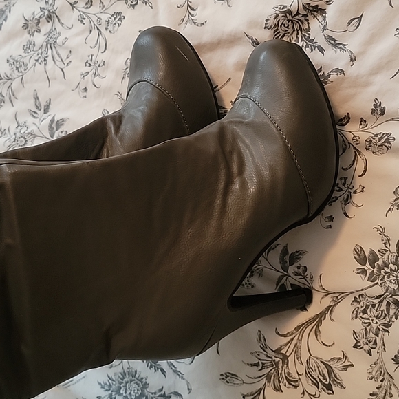 Women's Knee/Thigh High Boots, Size 8 - Picture 5 of 5